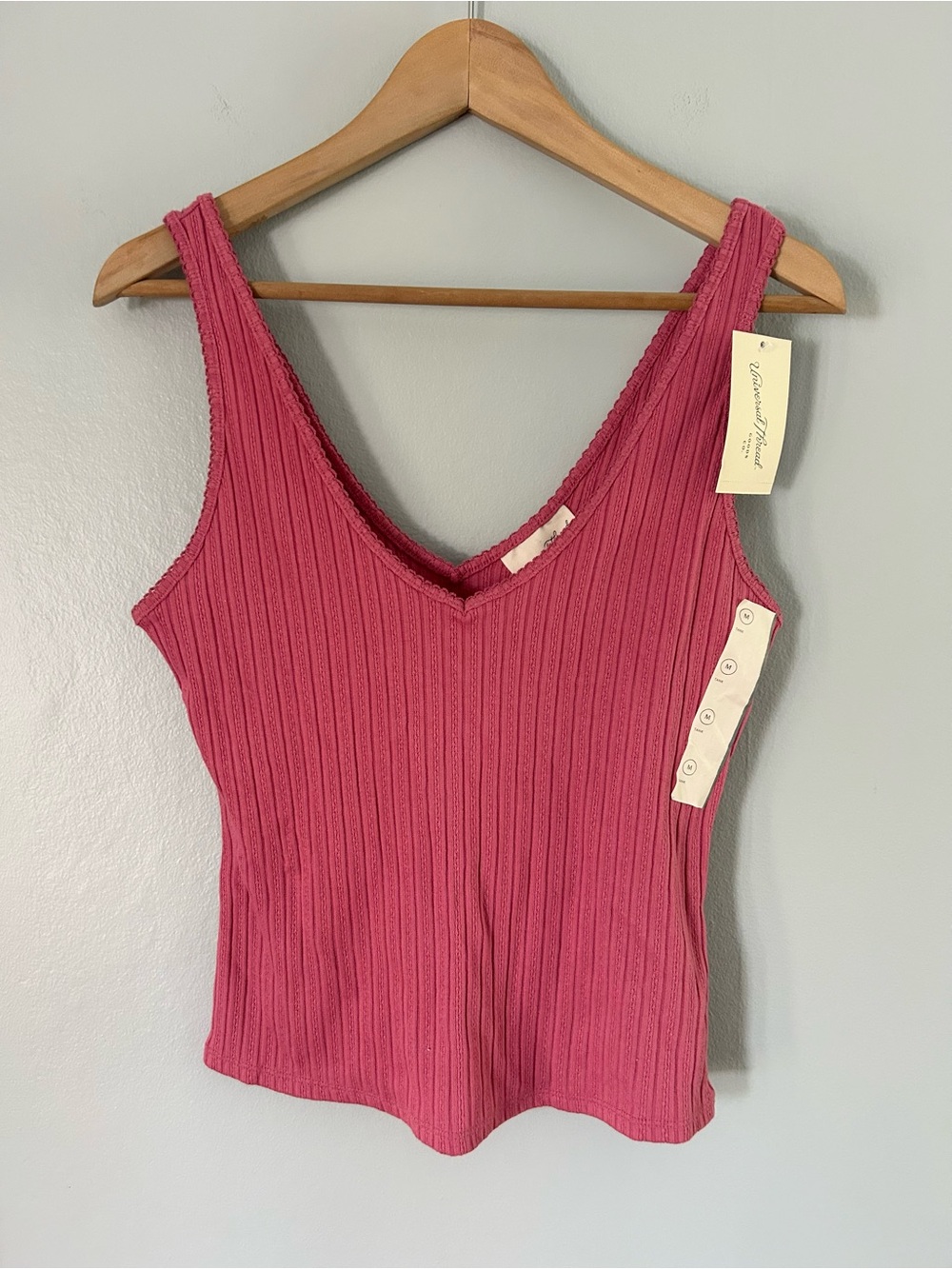 Universal thread • Ribbed V-Neck Tank Top nwt - Picture 1 of 4
